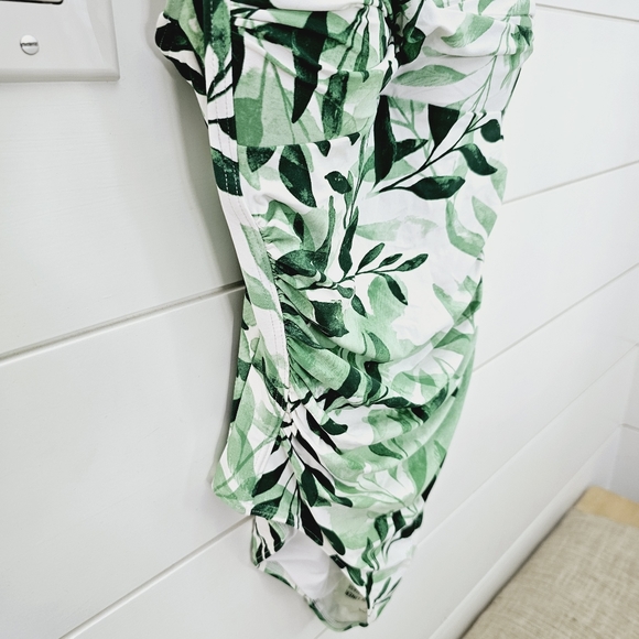 Nip Tuck Green Oasis Joanne One Piece Swimsuit slimming - Picture 7 of 10